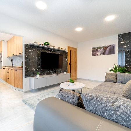Apartman Discreet Kysucke Nove Mesto Bagian luar foto