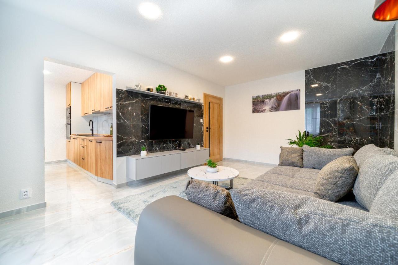 Apartman Discreet Kysucke Nove Mesto Bagian luar foto