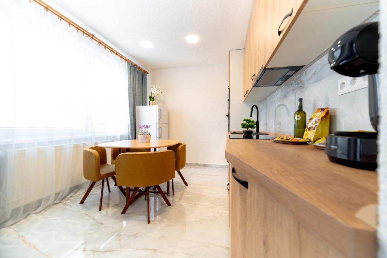 Apartman Discreet Kysucke Nove Mesto Bagian luar foto