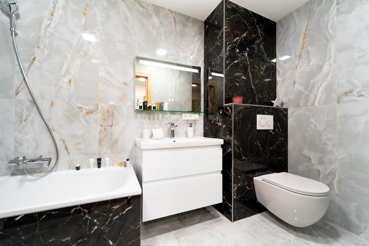 Apartman Discreet Kysucke Nove Mesto Bagian luar foto