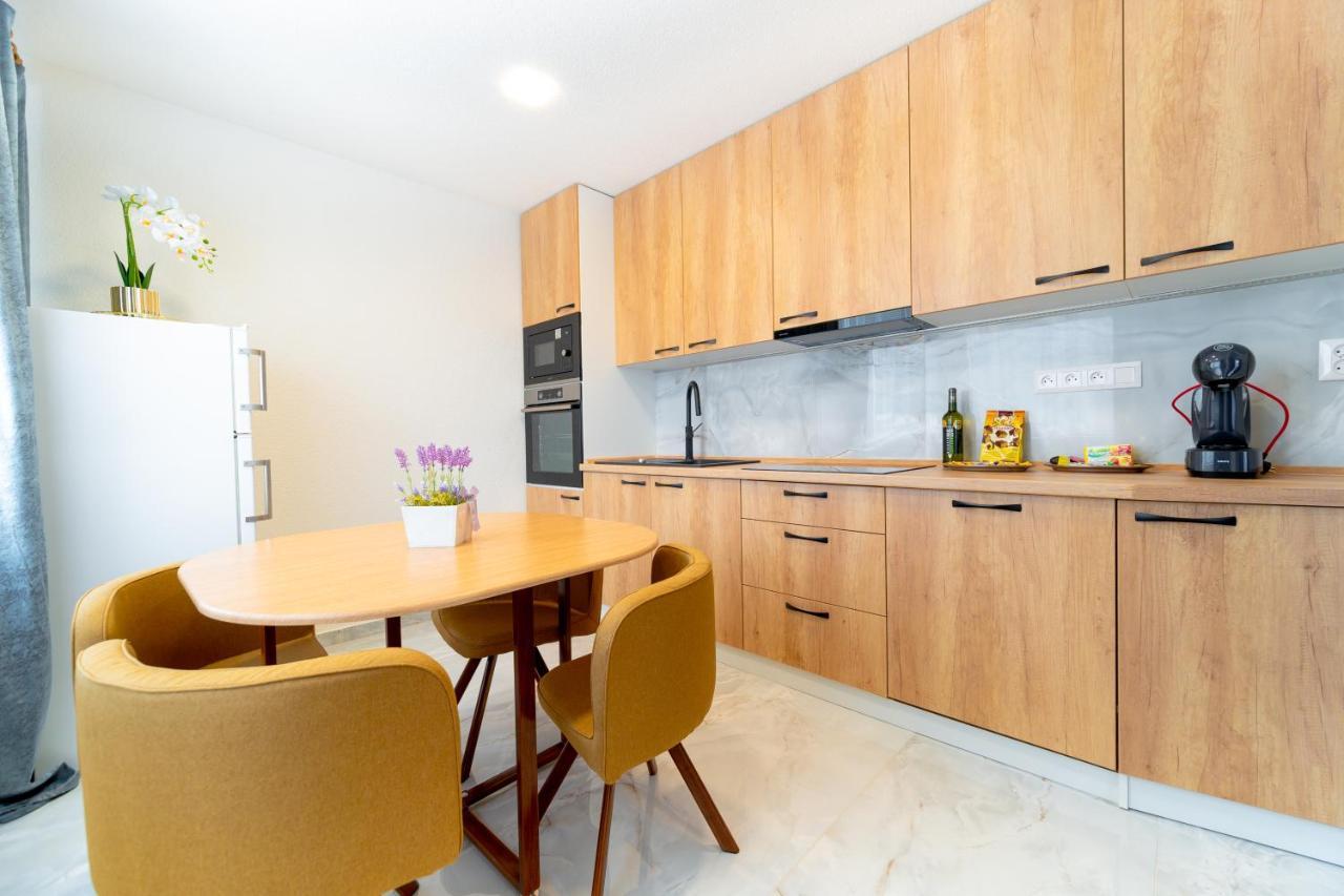 Apartman Discreet Kysucke Nove Mesto Bagian luar foto