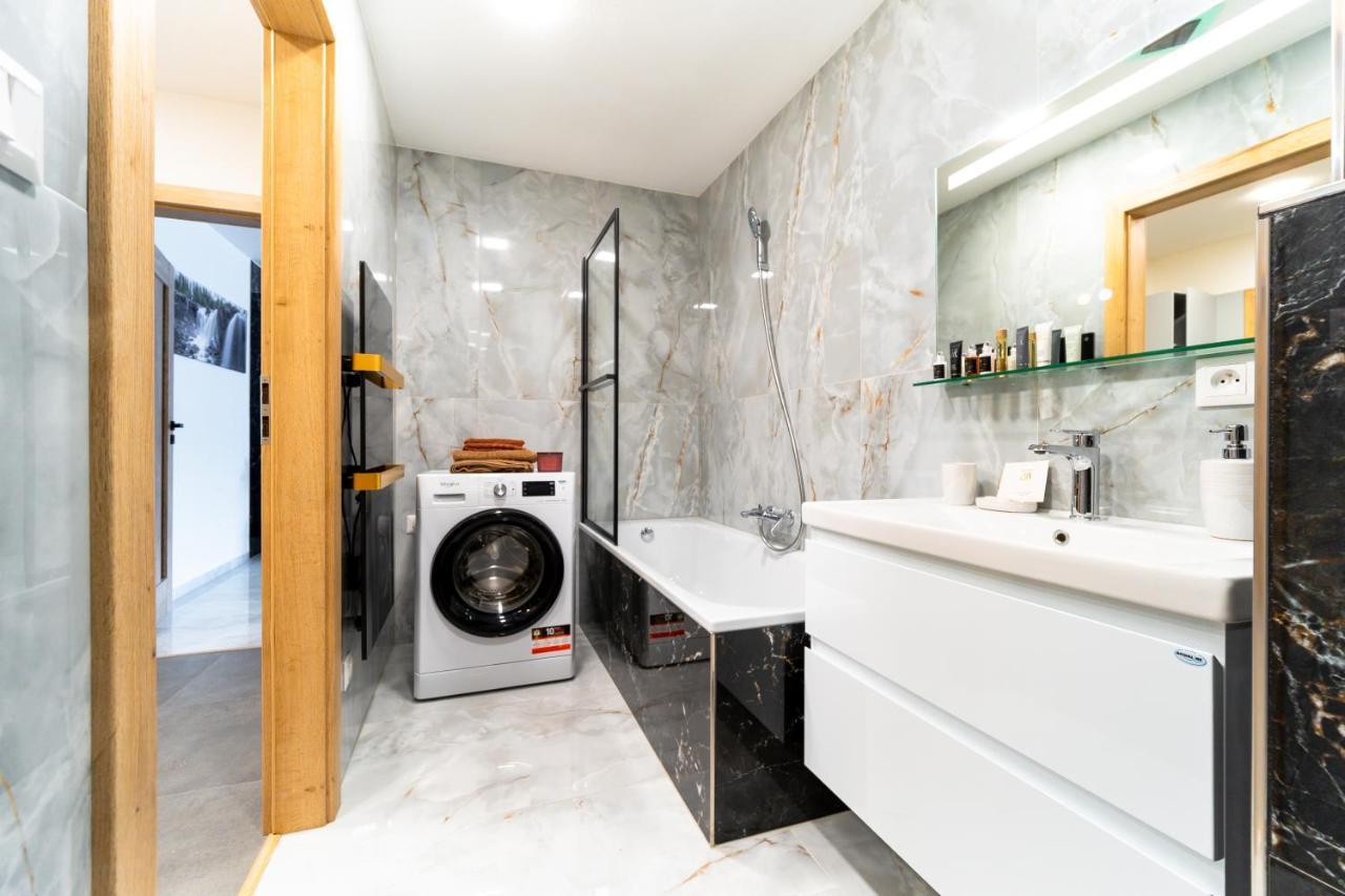 Apartman Discreet Kysucke Nove Mesto Bagian luar foto