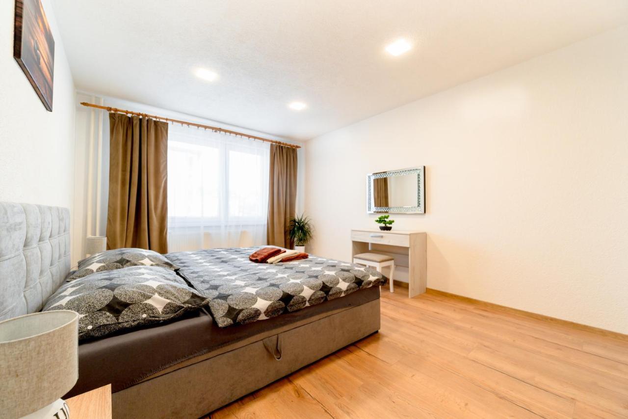 Apartman Discreet Kysucke Nove Mesto Bagian luar foto